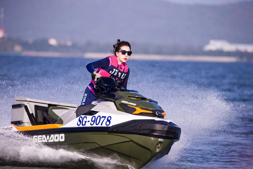 {Không kiểm duyệt] Khách sạn Tanhua Daxiong 3000 nhân dân tệ? Hẹn gặp để quan hệ với một cô gái nổi tiếng trên Internet ngực to đang mút và liếm trứng, cảm giác khi vào từ phía sau thật tuyệt vời